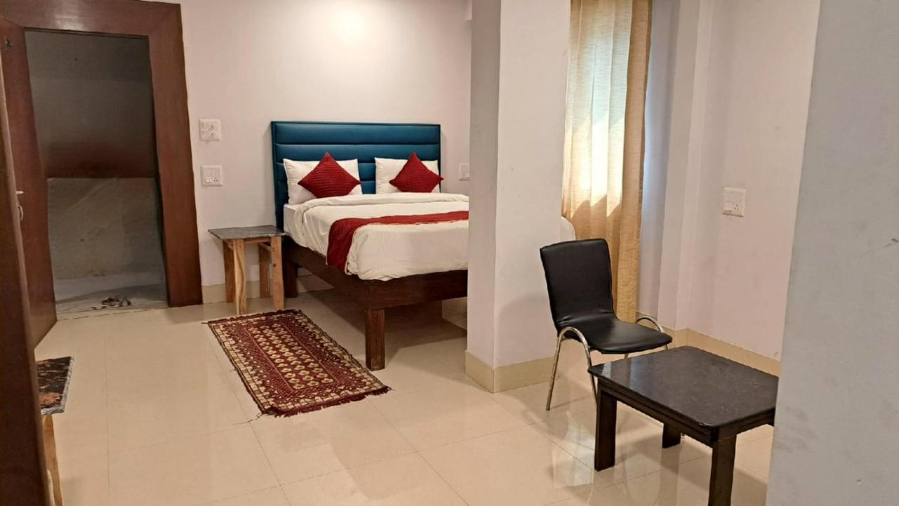 Hotel Amenda International Ню Делхи Екстериор снимка
