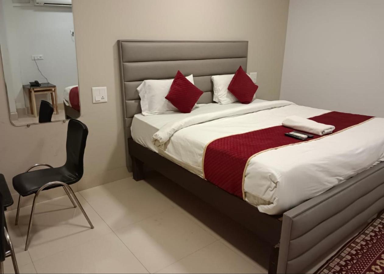 Hotel Amenda International Ню Делхи Екстериор снимка