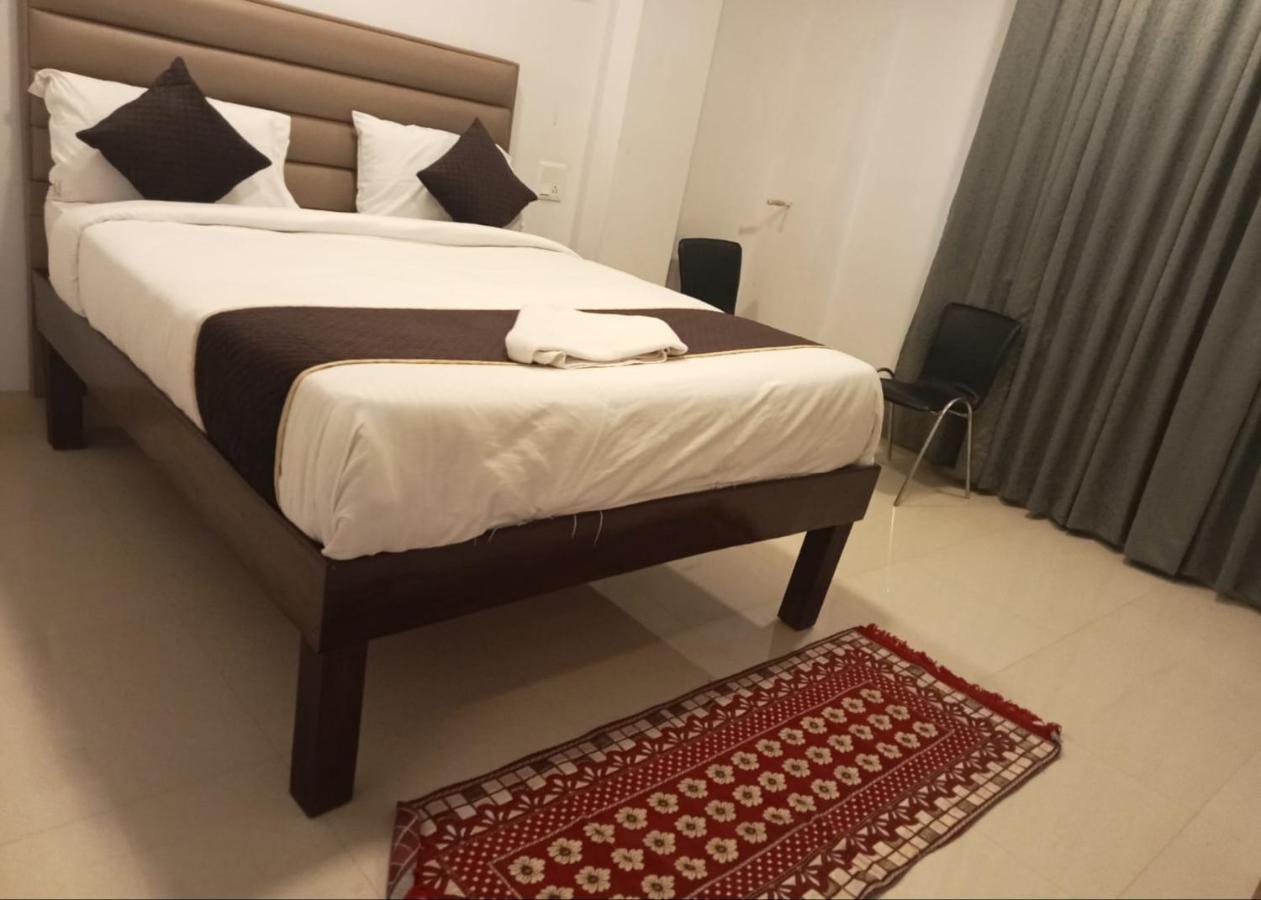 Hotel Amenda International Ню Делхи Екстериор снимка