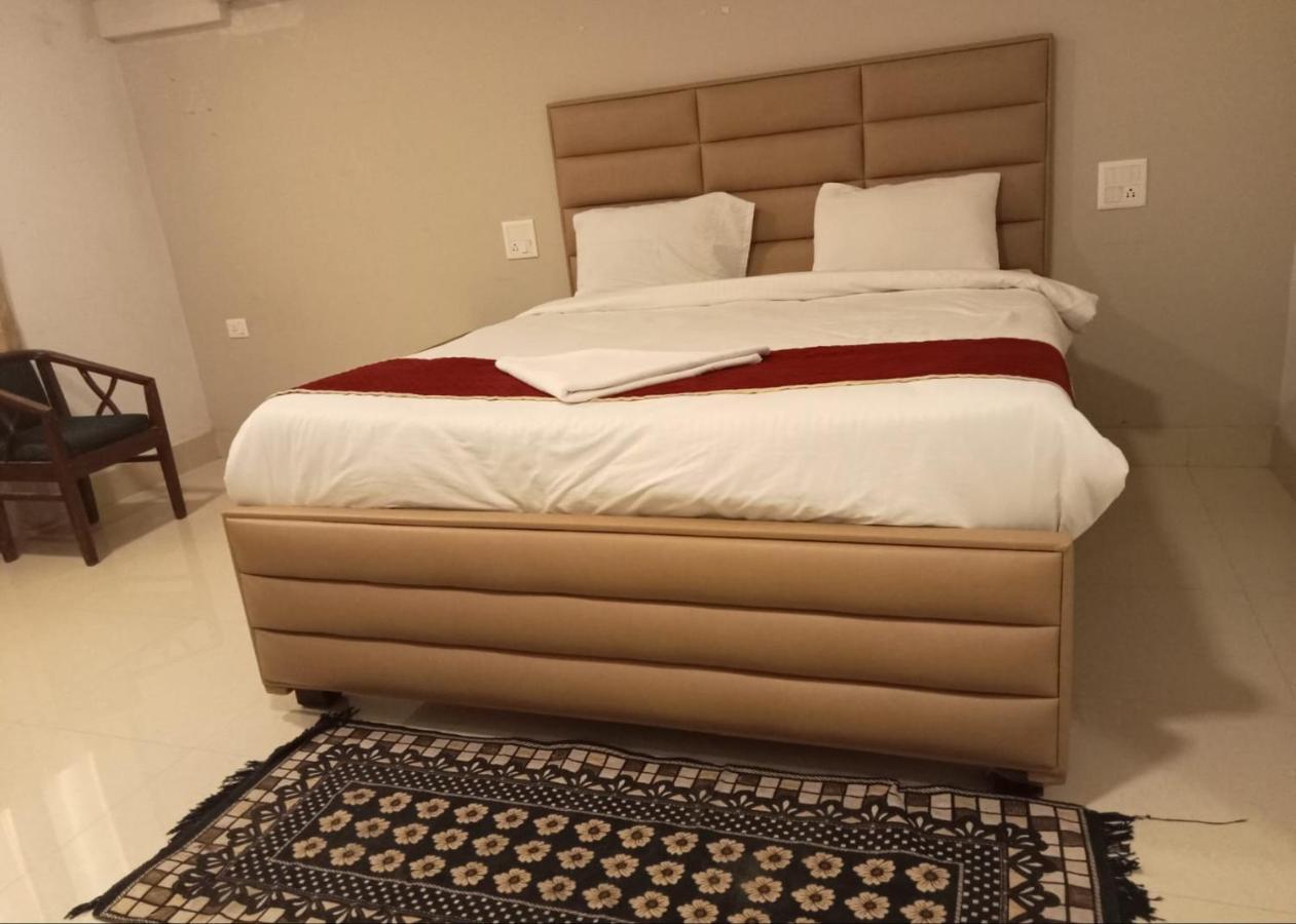 Hotel Amenda International Ню Делхи Екстериор снимка
